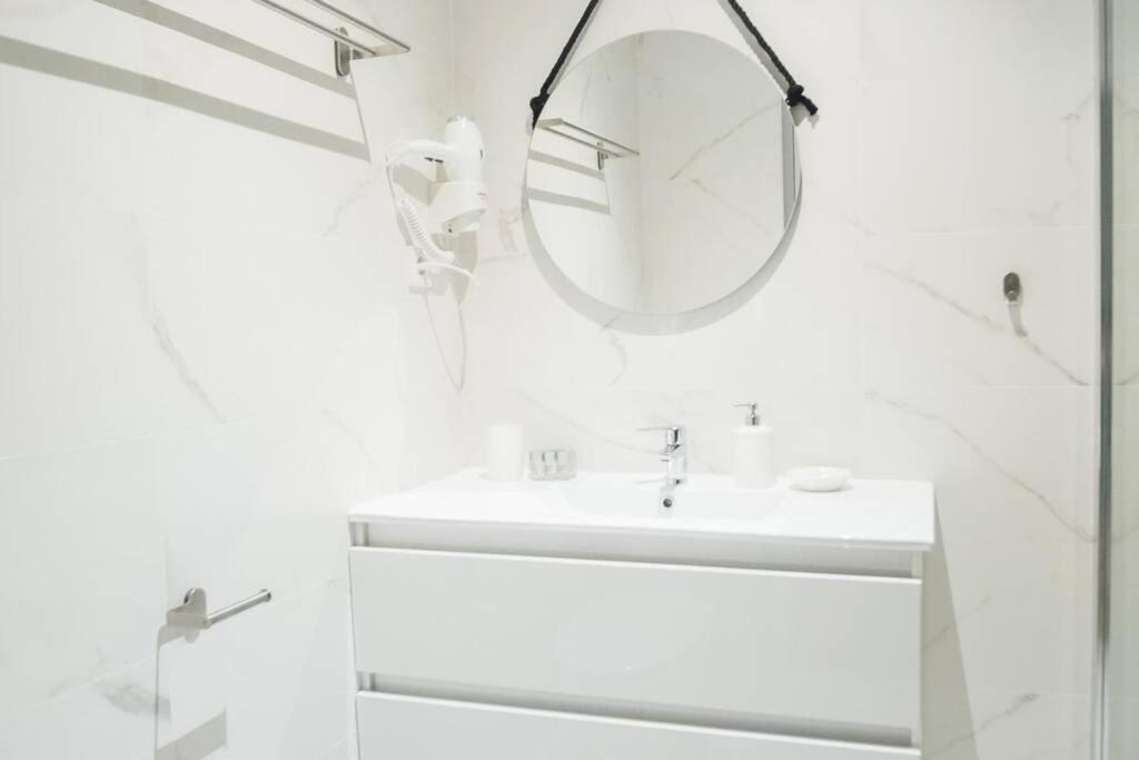 Apartamentos Plaza De Pedro Zerolo III 마드리드 외부 사진