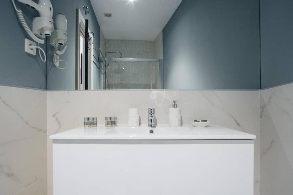 Apartamentos Plaza De Pedro Zerolo III 마드리드 외부 사진